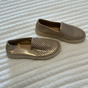 Cat and Jack gold slip on like new